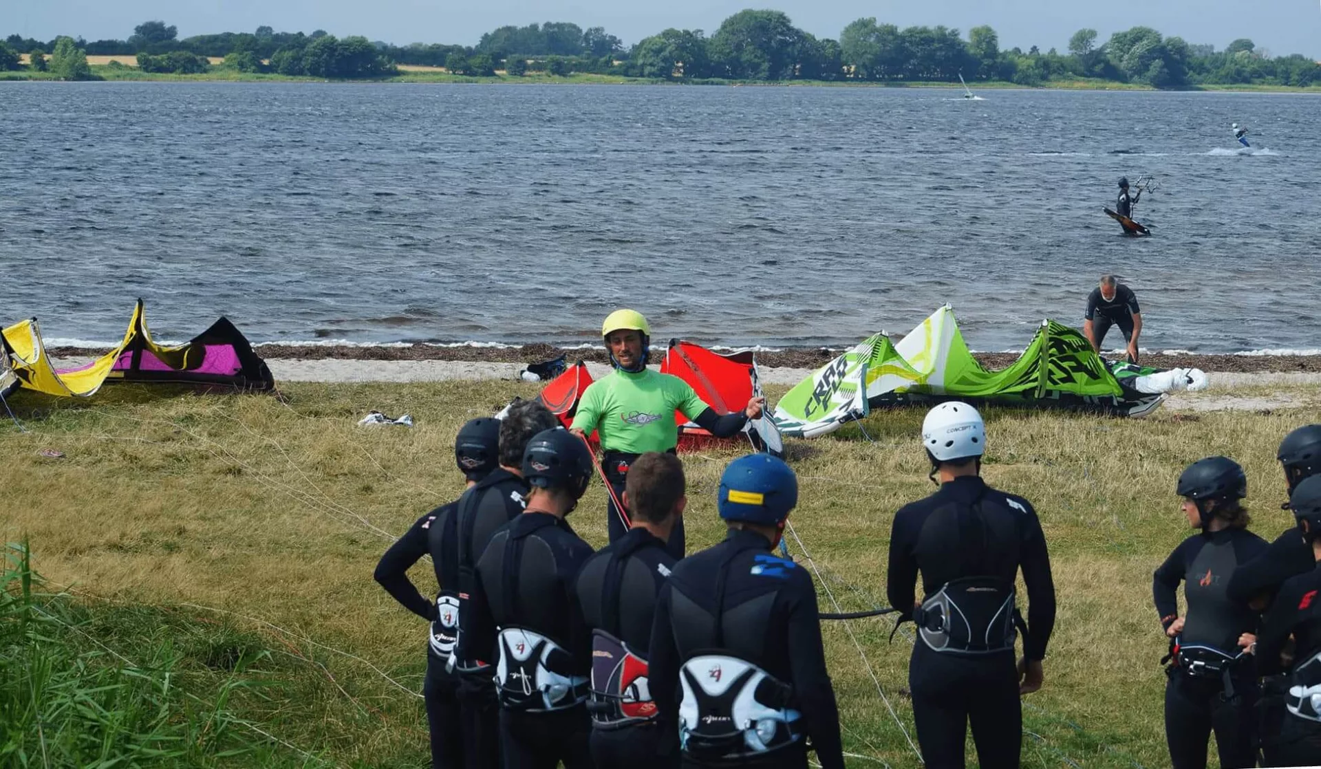 Lerne das Kiten & Windsurfen in unserem Wassersport Center in Kegneas Dänemark!